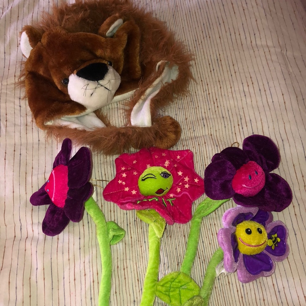 Bendable flowers and bear hat